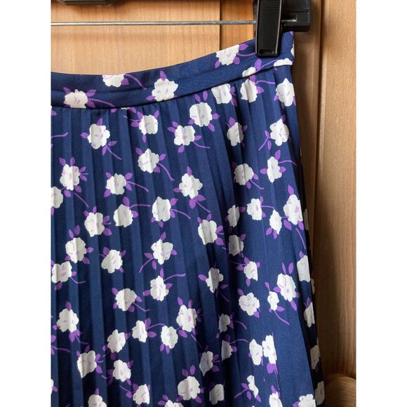 J. Crew | Pleated Midi Skirt in Scattered Peony Print | Size 2 - Picture 3 of 5